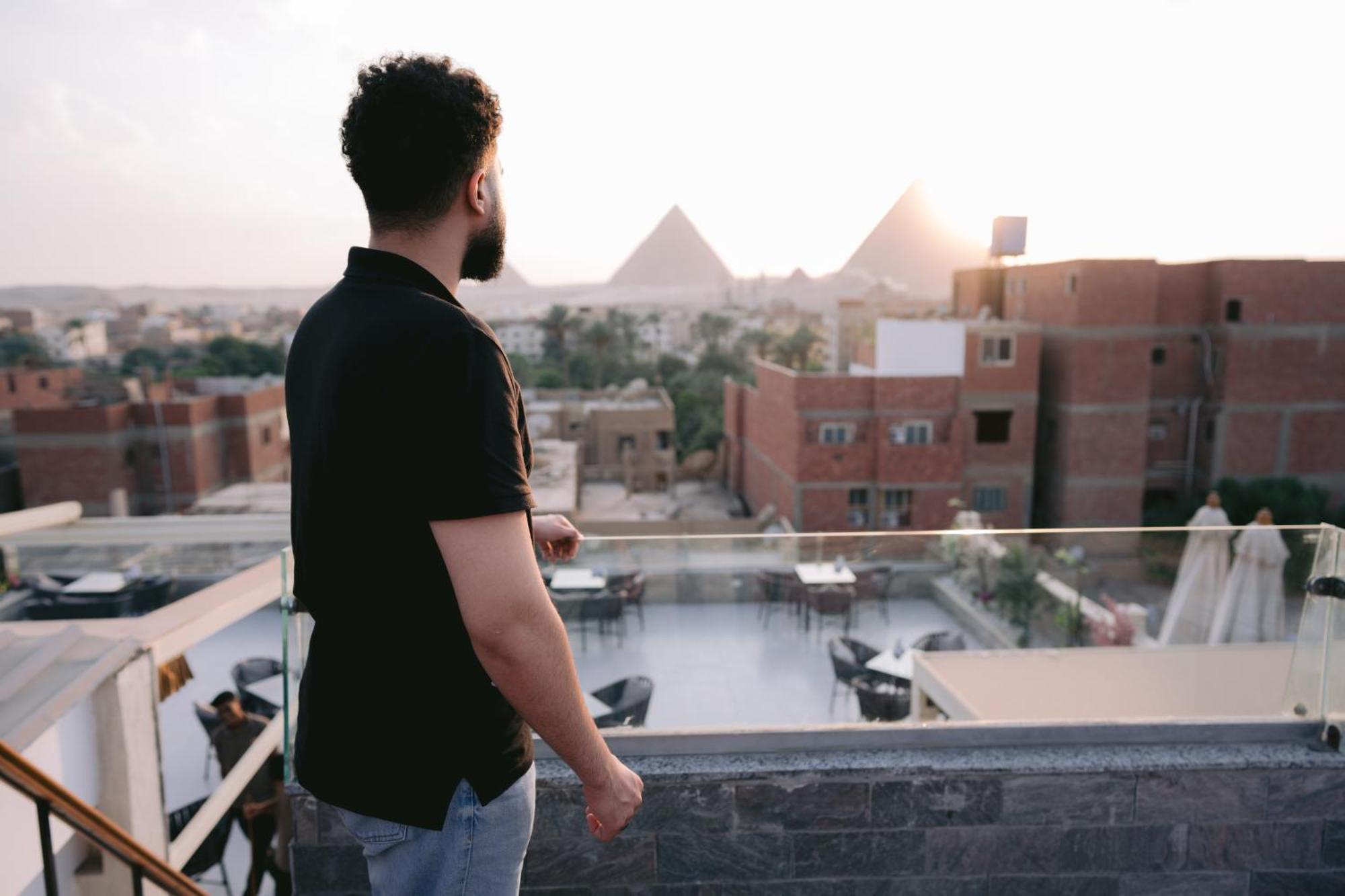 Tuya Pyramid Inn Kafret el-Gabal Exterior foto