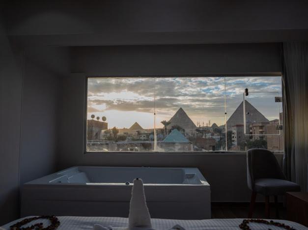 Tuya Pyramid Inn Kafret el-Gabal Exterior foto
